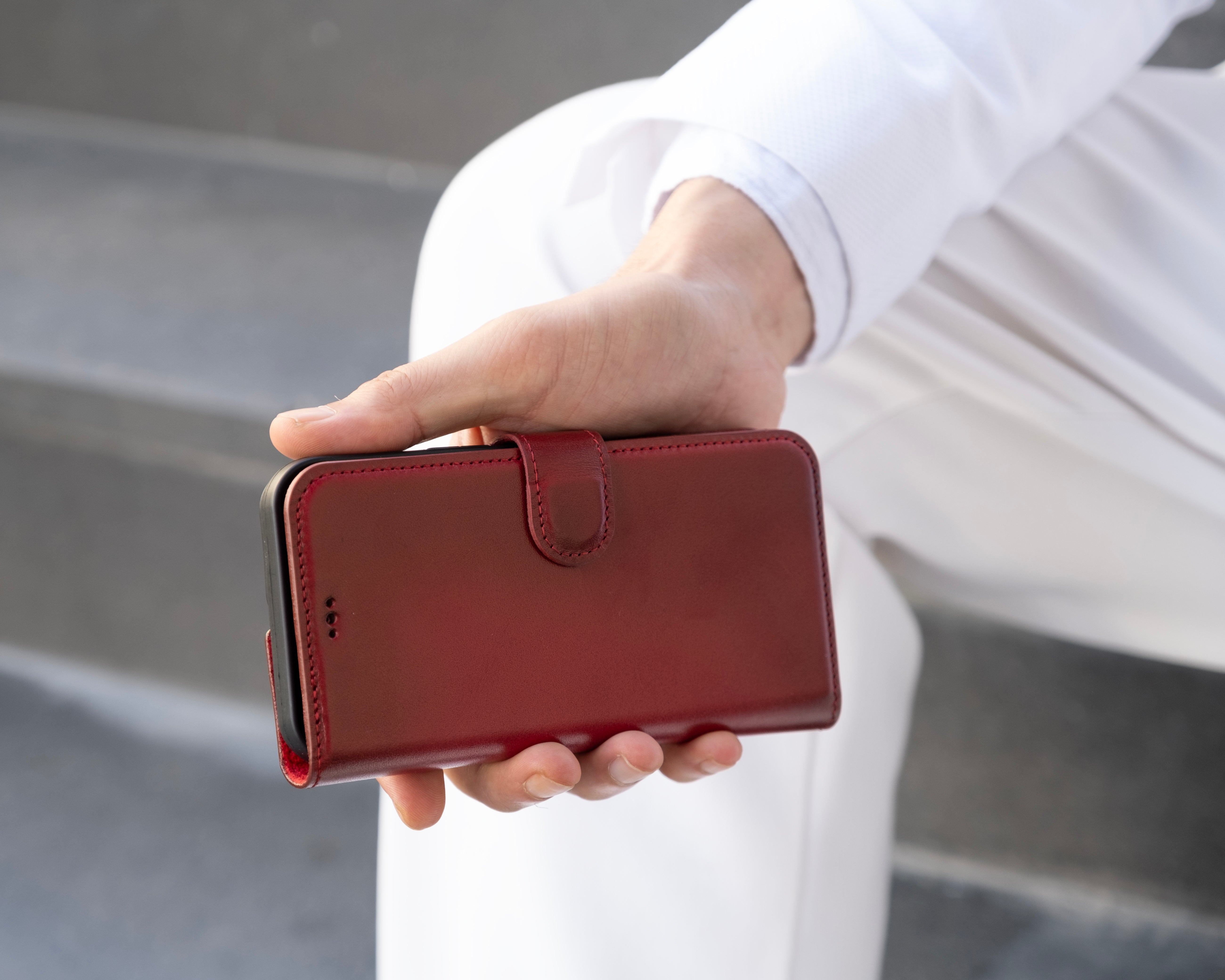 Premium handmade leather case for iPhone 15 Plus by Bouletta