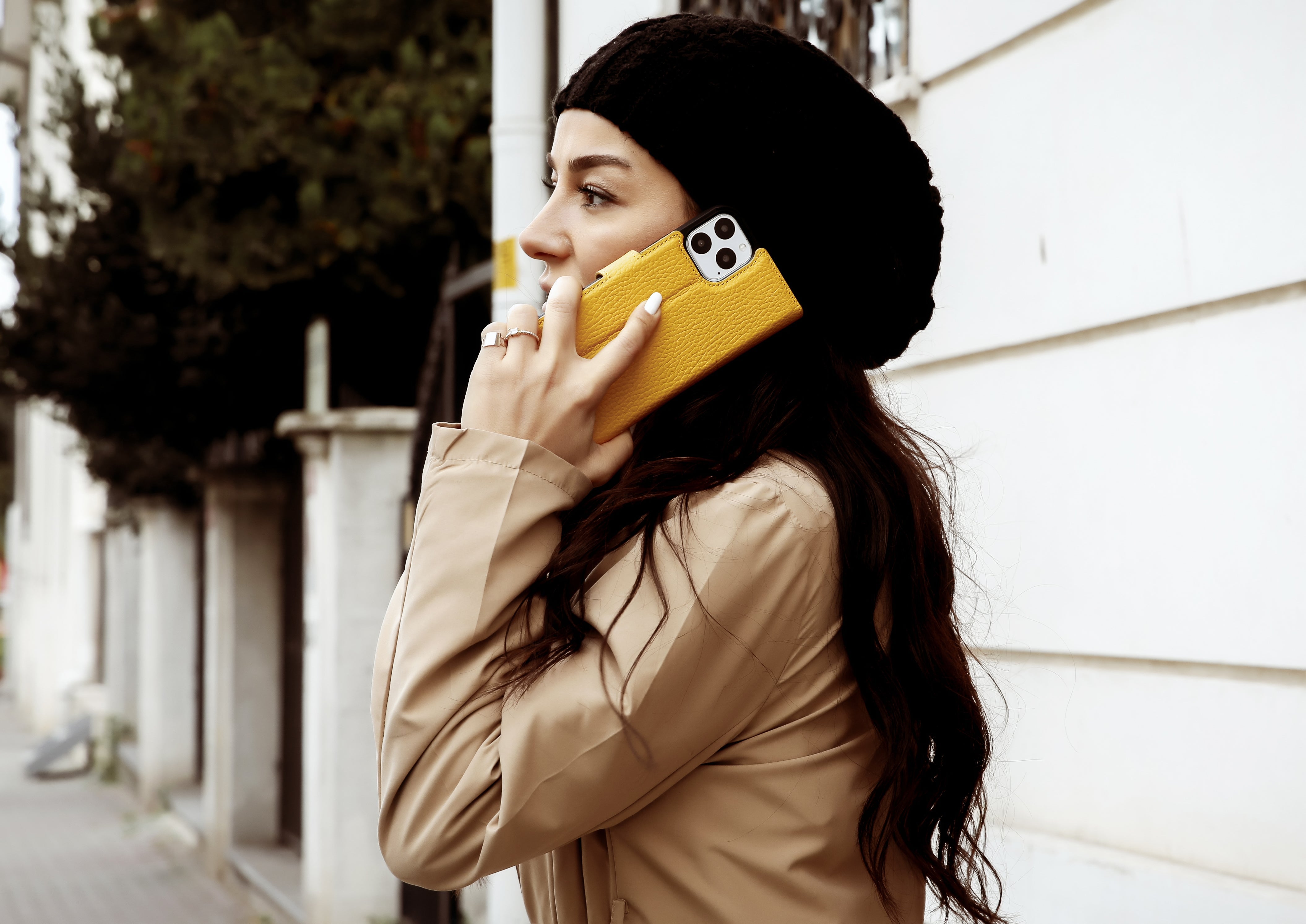 Handcrafted leather case for iPhone 16 (6.1 inch) by Bouletta