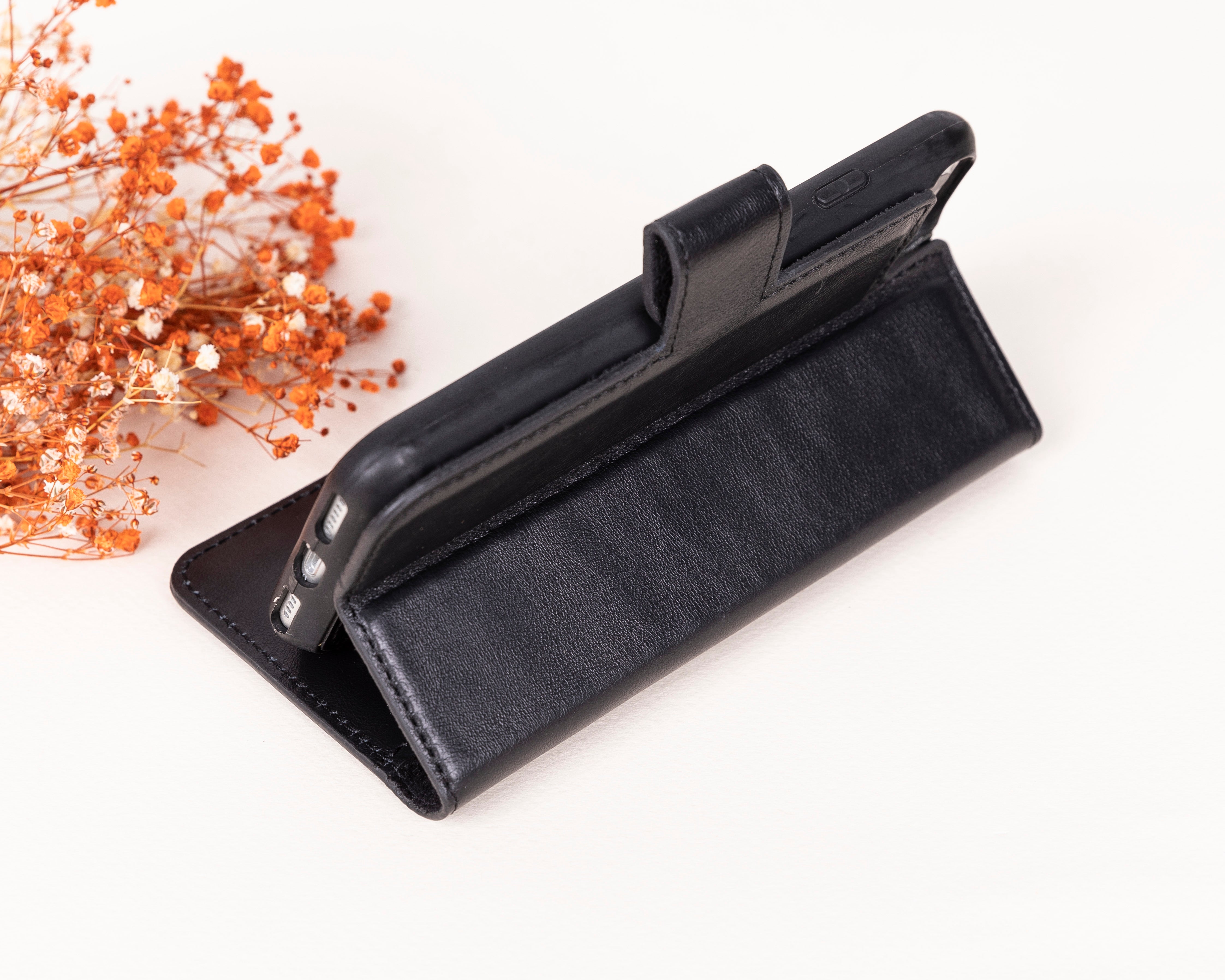 Étui portefeuille en cuir Fuzzy pour iPhone 16E