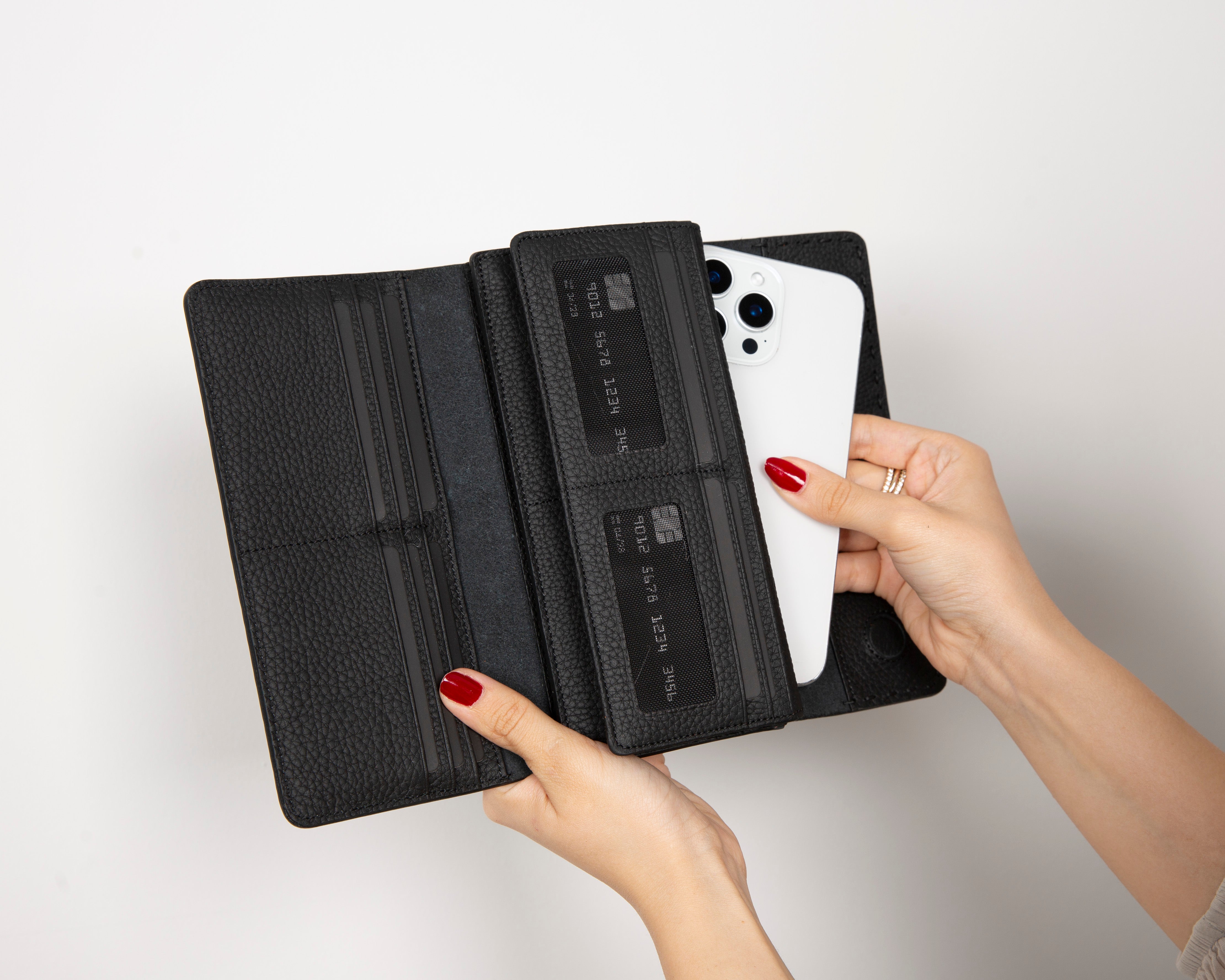 Elegant women’s leather wallet for travel with multi-slot design and secure snap