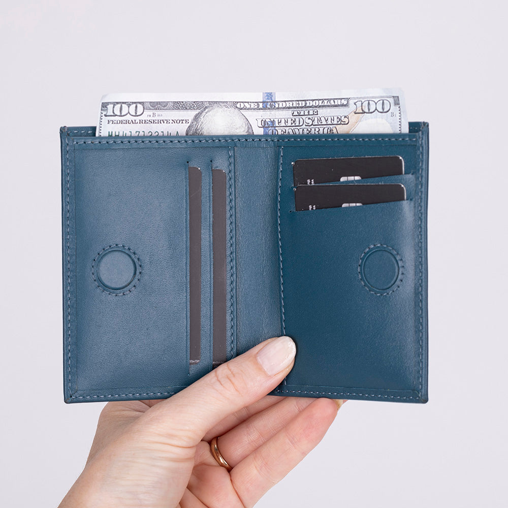 Durable men’s leather wallet with stylish flat design for everyday use