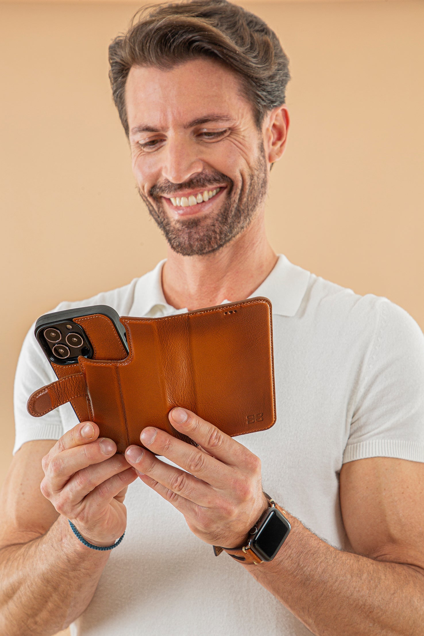 Premium leather case handcrafted for iPhone 16 Pro by Bouletta