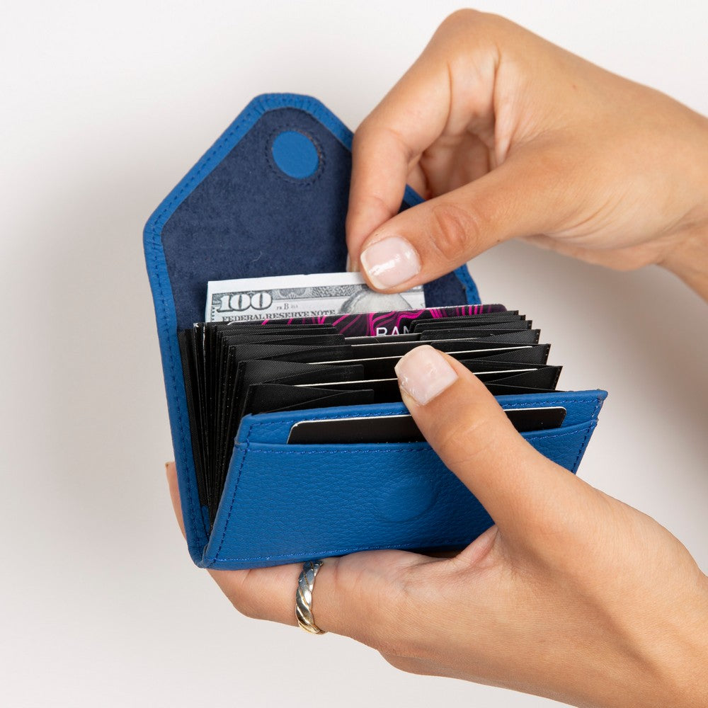 Interno slim genuine leather blue card holder with magnetic flap