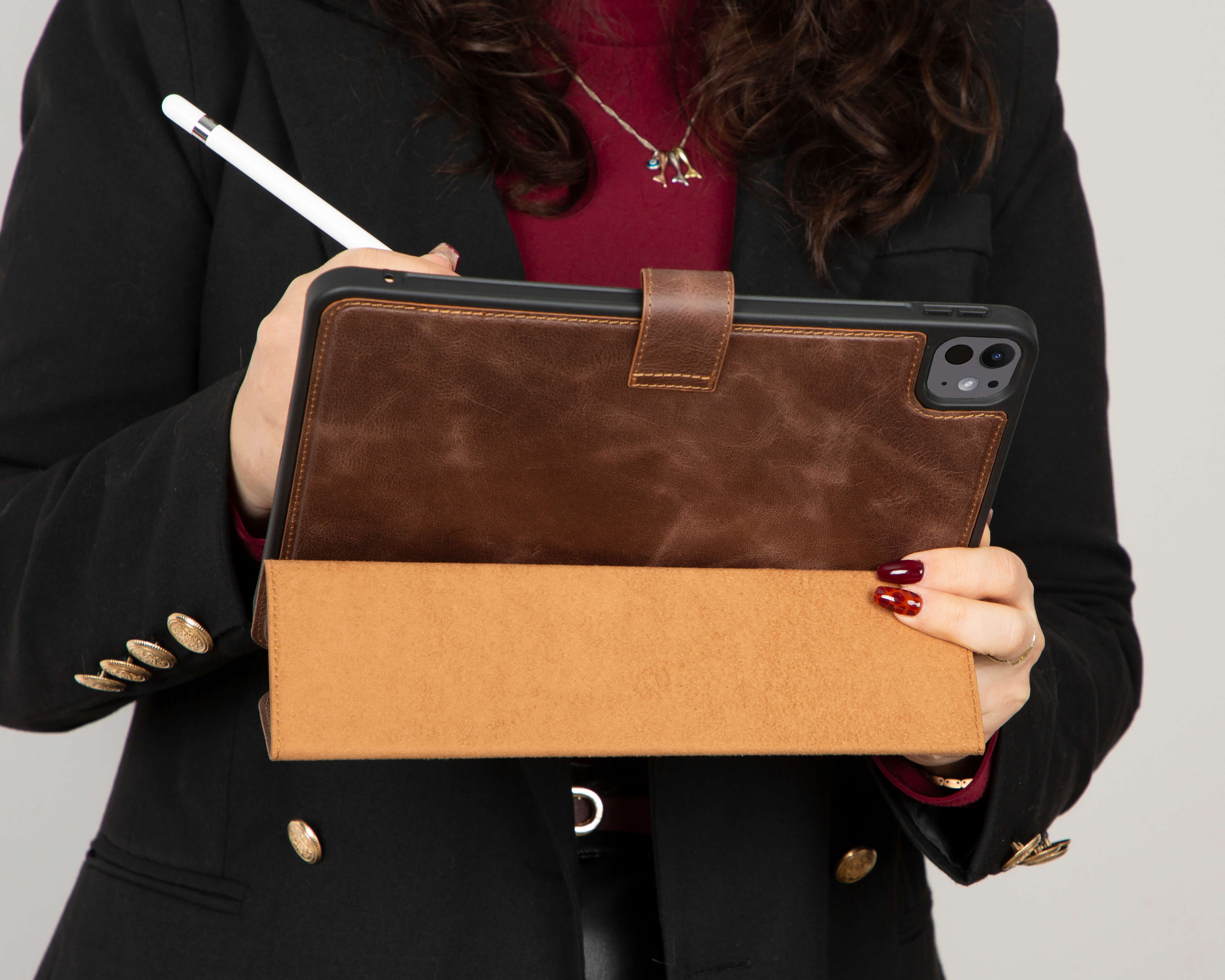 Premium leather case with pen holder for iPad Pro 13 (2024)