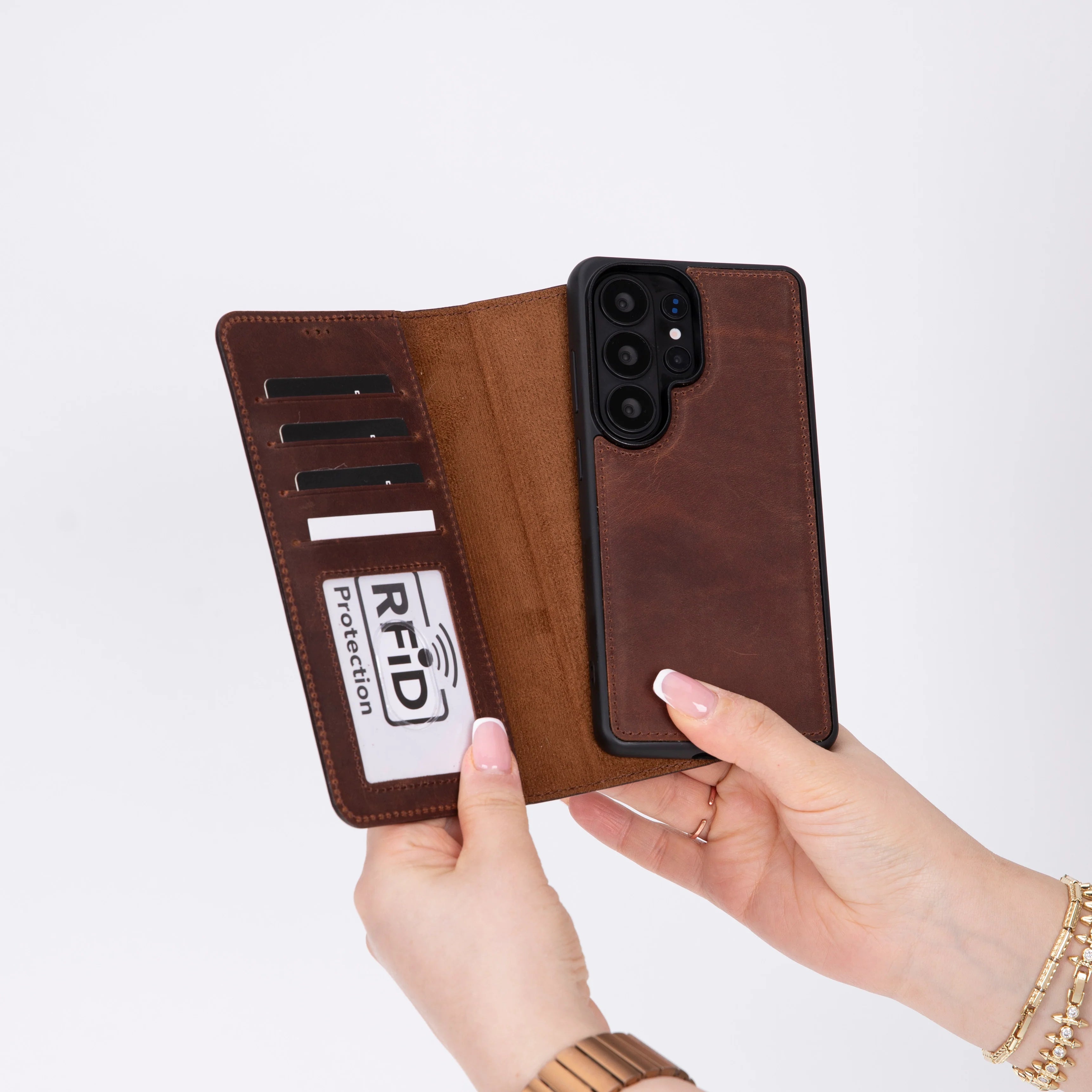 s26_ultra_Case_in_hand