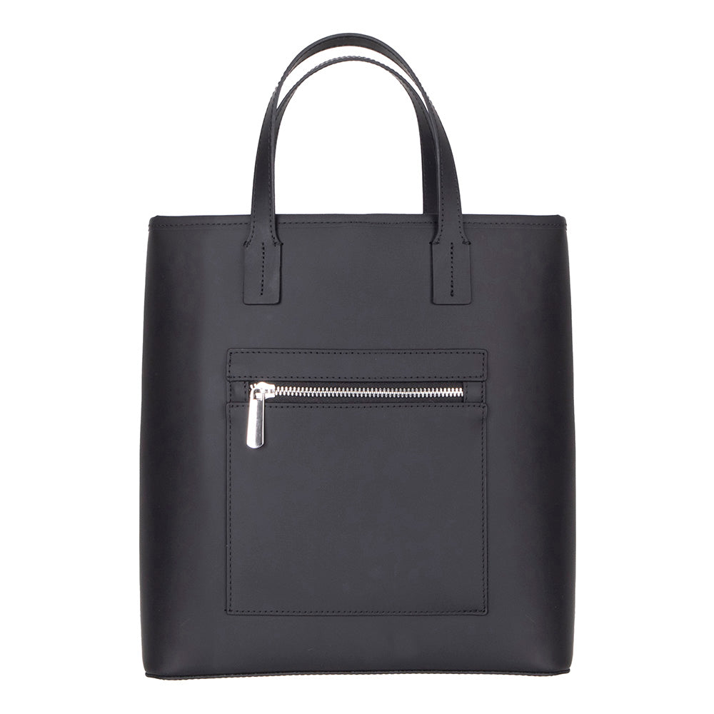 Spacious leather tote handbag with structured silhouette